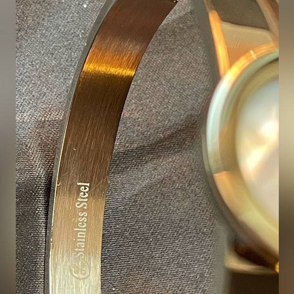 WOMEN'S STAINLESS STEEL GOLDEN BRACELET - Picture 3 of 9